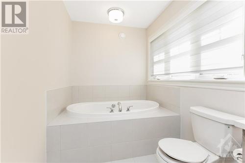 318 Cosanti Drive, Stittsville, ON - Indoor Photo Showing Bathroom