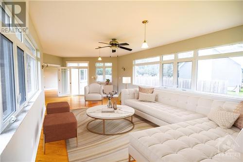 3437 Baskins Beach Road, Ottawa, ON - Indoor Photo Showing Living Room