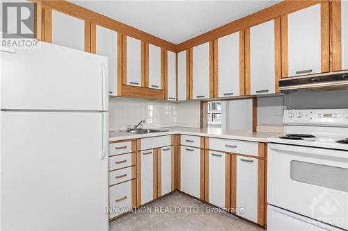 501 - 1356 Meadowlands Drive E, Ottawa, ON - Indoor Photo Showing Kitchen