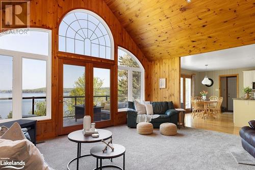 200 Edgemere Road E, Port Sydney, ON - Indoor Photo Showing Living Room