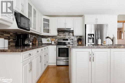 200 Edgemere Road E, Port Sydney, ON - Indoor Photo Showing Kitchen With Stainless Steel Kitchen With Upgraded Kitchen