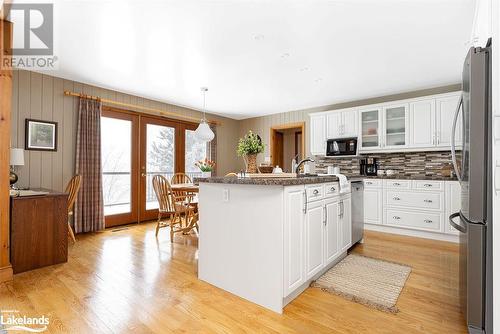 200 Edgemere Road E, Port Sydney, ON - Indoor Photo Showing Kitchen With Upgraded Kitchen