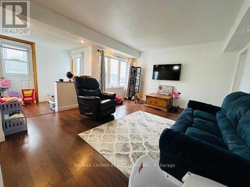 16 Bouldier Street, Kapuskasing, ON - Indoor Photo Showing Living Room