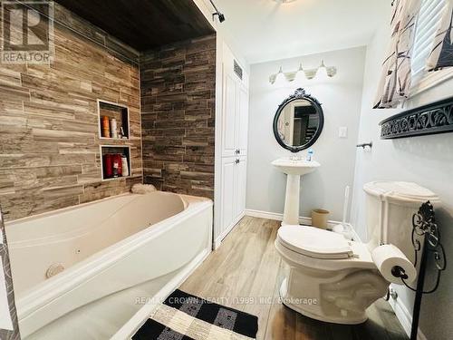 16 Bouldier Street, Kapuskasing, ON - Indoor Photo Showing Bathroom