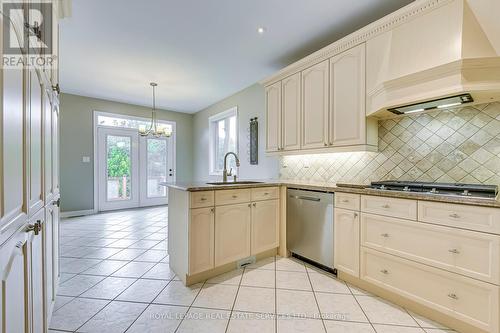 1492 Pinery Crescent, Oakville, ON - Indoor Photo Showing Kitchen