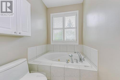 1492 Pinery Crescent, Oakville, ON - Indoor Photo Showing Bathroom