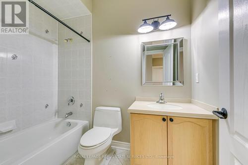 1492 Pinery Crescent, Oakville, ON - Indoor Photo Showing Bathroom