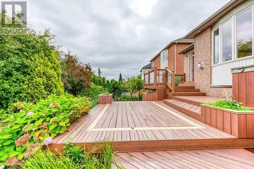 1492 Pinery Crescent, Oakville, ON - Outdoor