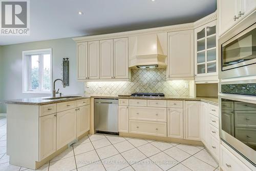 1492 Pinery Crescent, Oakville, ON - Indoor Photo Showing Kitchen