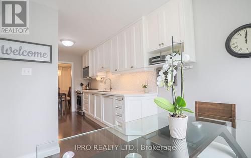 974 Raintree Lane, Mississauga, ON - Indoor Photo Showing Kitchen