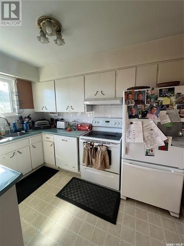 31 Halleran Crescent, Regina, SK - Indoor Photo Showing Kitchen