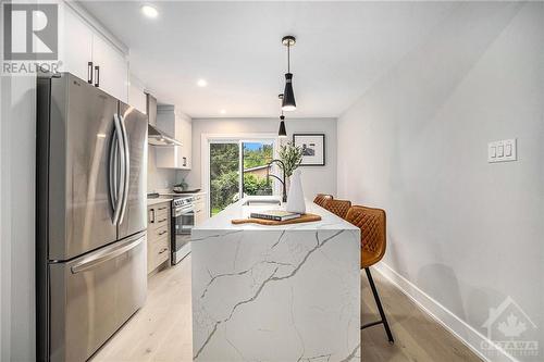 15 Cedarbank Avenue, Ottawa, ON - Indoor Photo Showing Kitchen