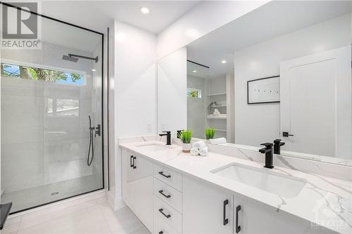 15 Cedarbank Avenue, Ottawa, ON - Indoor Photo Showing Bathroom