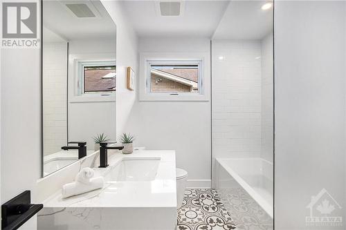 15 Cedarbank Avenue, Ottawa, ON - Indoor Photo Showing Bathroom