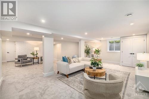 15 Cedarbank Avenue, Ottawa, ON - Indoor Photo Showing Living Room