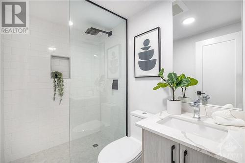 15 Cedarbank Avenue, Ottawa, ON - Indoor Photo Showing Bathroom