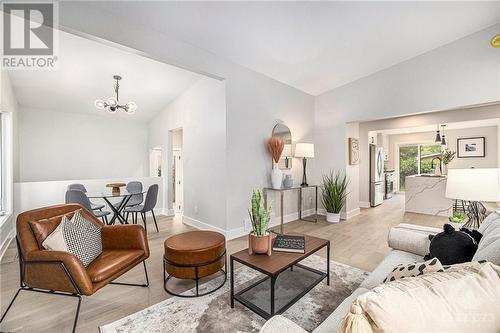 15 Cedarbank Avenue, Ottawa, ON - Indoor Photo Showing Living Room