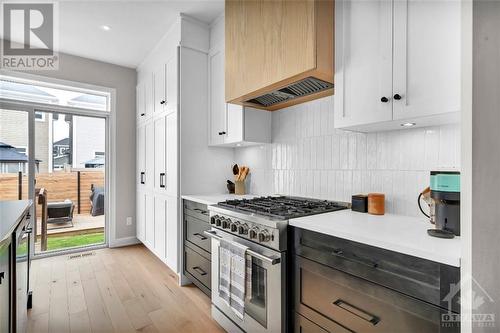 65 Pelham Crescent, Richmond, ON - Indoor Photo Showing Kitchen With Upgraded Kitchen