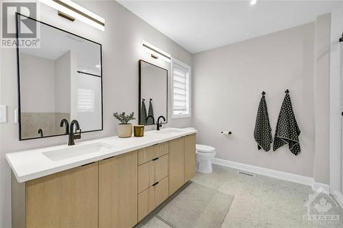 65 Pelham Crescent, Richmond, ON - Indoor Photo Showing Bathroom