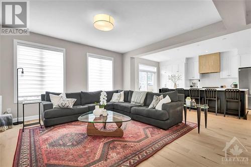 65 Pelham Crescent, Richmond, ON - Indoor Photo Showing Living Room