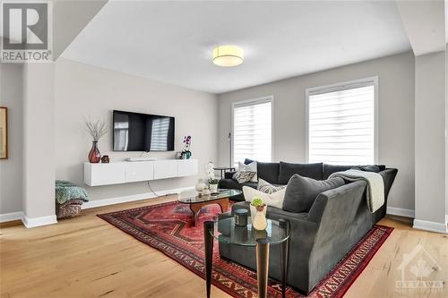 65 Pelham Crescent, Richmond, ON - Indoor Photo Showing Living Room