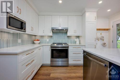 120 Primrose Avenue, Ottawa, ON - Indoor Photo Showing Kitchen