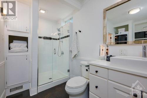 120 Primrose Avenue, Ottawa, ON - Indoor Photo Showing Bathroom