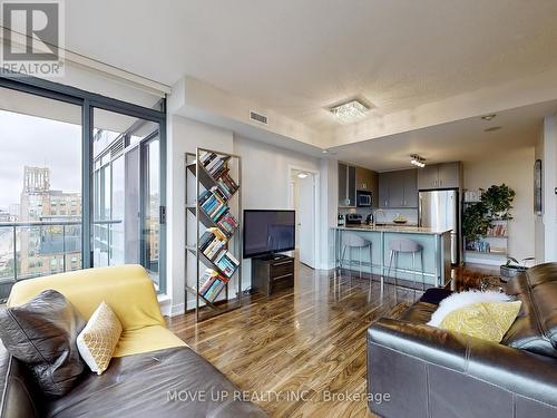 1406 - 438 King Street W, Toronto, ON - Indoor Photo Showing Living Room