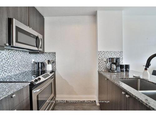 405-35 Fontenay Crt, Toronto, ON - Indoor Photo Showing Kitchen With Upgraded Kitchen