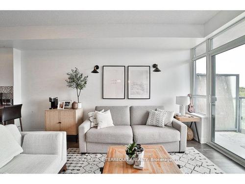 405-35 Fontenay Crt, Toronto, ON - Indoor Photo Showing Living Room