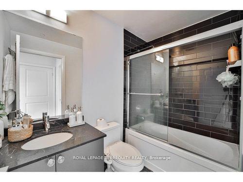 405-35 Fontenay Crt, Toronto, ON - Indoor Photo Showing Bathroom