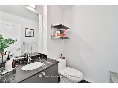 405-35 Fontenay Crt, Toronto, ON - Indoor Photo Showing Bathroom