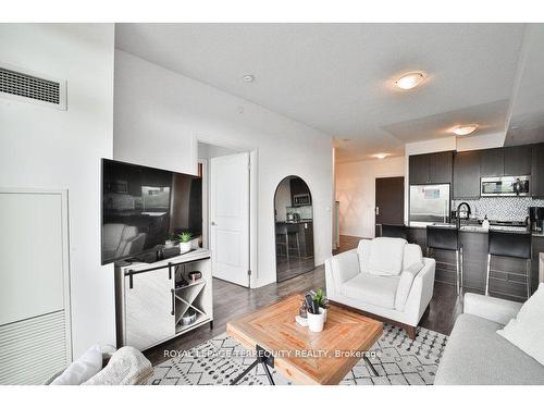 405-35 Fontenay Crt, Toronto, ON - Indoor Photo Showing Living Room