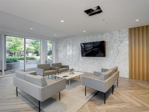 609-777 Herald St, Victoria, BC - Indoor Photo Showing Living Room