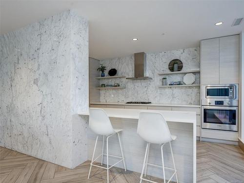 609-777 Herald St, Victoria, BC - Indoor Photo Showing Kitchen