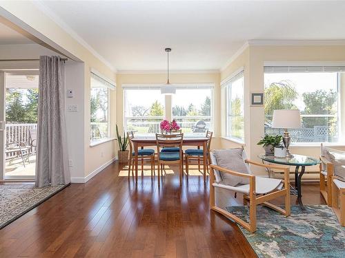 550 Fairways Pl, Cobble Hill, BC - Indoor Photo Showing Dining Room