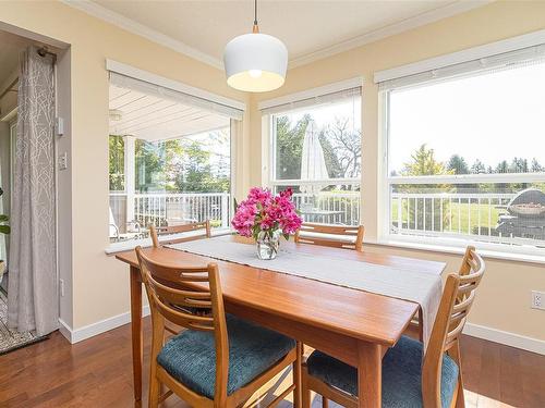 550 Fairways Pl, Cobble Hill, BC - Indoor Photo Showing Dining Room