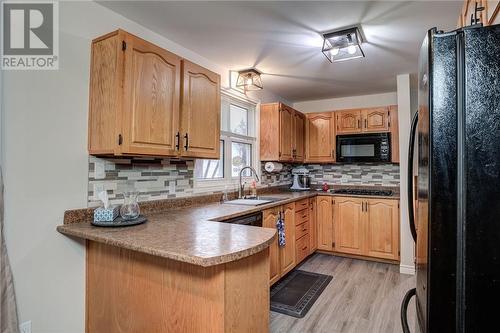 982 Bancroft, Sudbury, ON - Indoor Photo Showing Kitchen