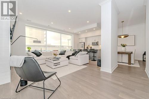 1880 Gordon Street Unit# 204, Guelph, ON - Indoor Photo Showing Living Room