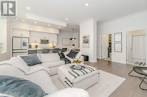 1880 Gordon Street Unit# 204, Guelph, ON - Indoor Photo Showing Living Room