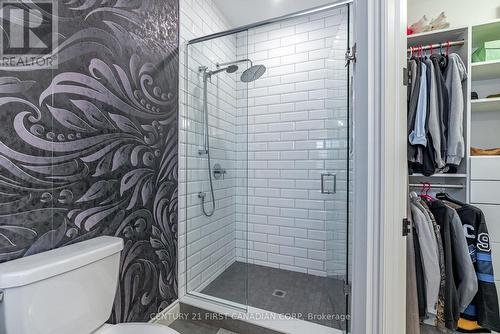 304 Thorn Drive, Strathroy-Caradoc (Ne), ON - Indoor Photo Showing Bathroom