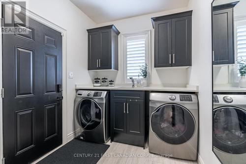 304 Thorn Drive, Strathroy-Caradoc (Ne), ON - Indoor Photo Showing Laundry Room