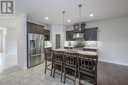 966 Moy Crescent, London, ON - Indoor Photo Showing Kitchen With Stainless Steel Kitchen