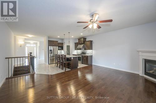 966 Moy Crescent, London, ON - Indoor Photo Showing Living Room With Fireplace