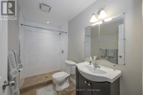 966 Moy Crescent, London, ON - Indoor Photo Showing Bathroom