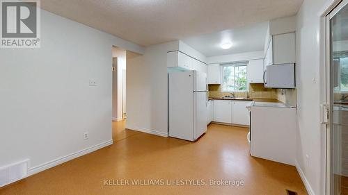 Kitchen and Dining room - 738 Homeview Road, London, ON - Indoor Photo Showing Kitchen