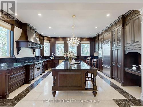 54 Maryvale Crescent, Richmond Hill, ON - Indoor Photo Showing Kitchen With Upgraded Kitchen