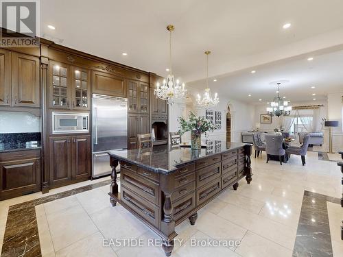 54 Maryvale Crescent, Richmond Hill, ON - Indoor Photo Showing Kitchen With Upgraded Kitchen