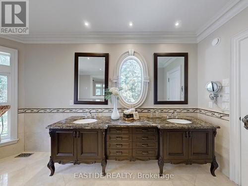 54 Maryvale Crescent, Richmond Hill, ON - Indoor Photo Showing Bathroom