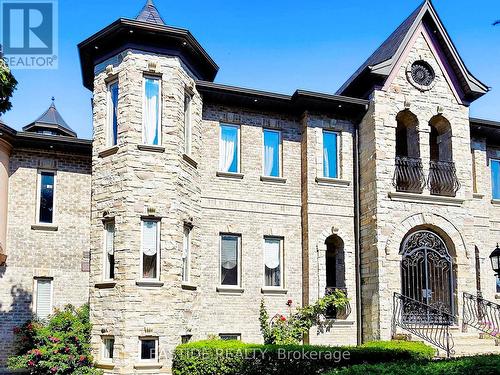 54 Maryvale Crescent, Richmond Hill, ON - Outdoor With Facade